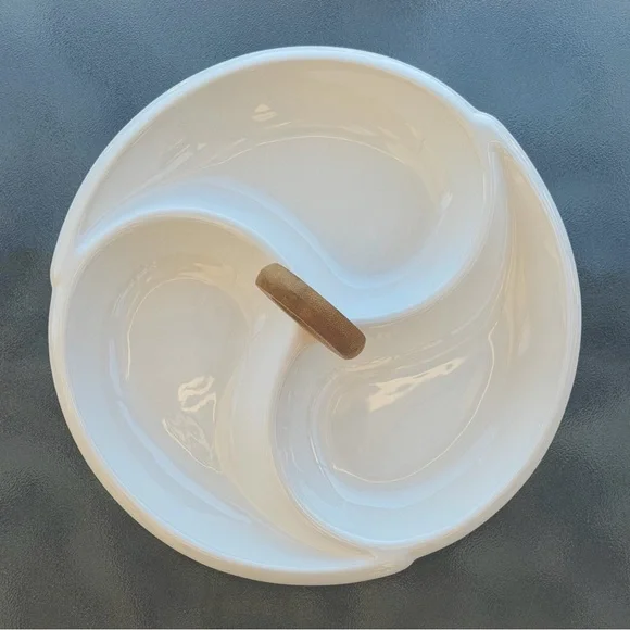 Brandani Porcelain Round Divided Serving Dish with a Bamboo Handle - Picture 7 of 8